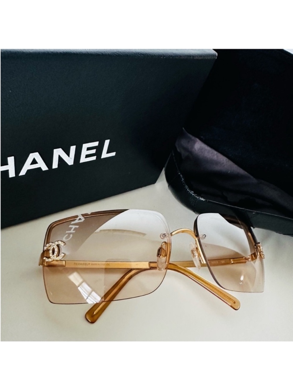 Like New 💫CHANEL Gold Gradient Rimless Logo Sunglasses